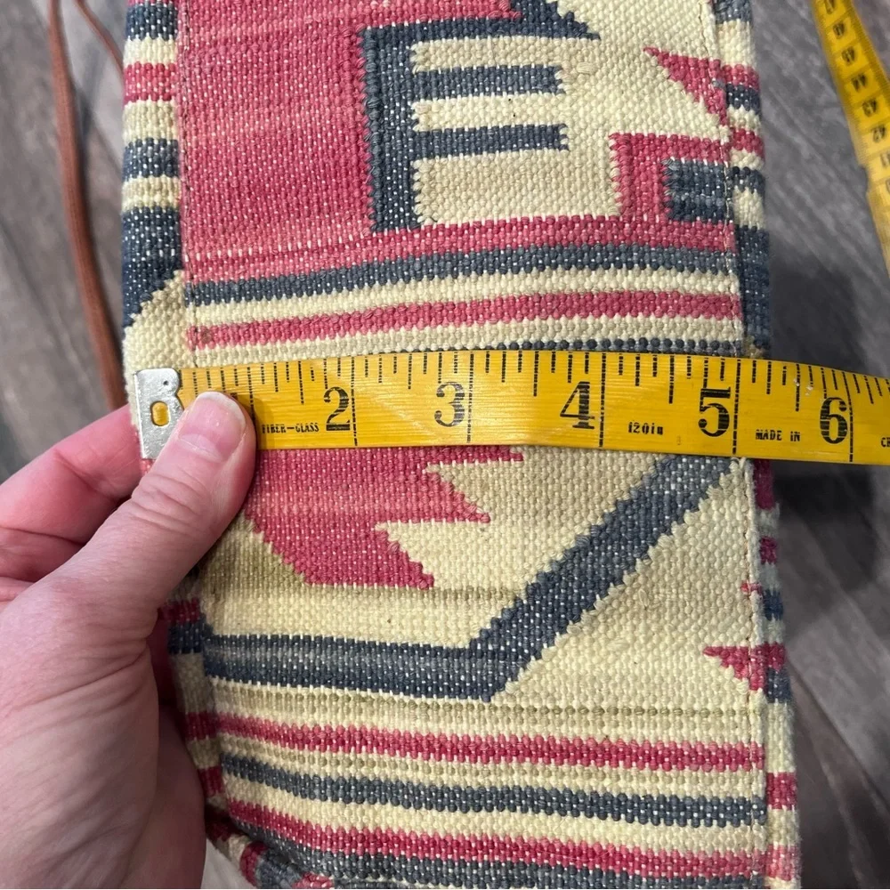 VINTAGE BOHO Western Kilim Crossbody Bucket Bag Leather Embossed Strap & Tassel - Picture 9 of 11